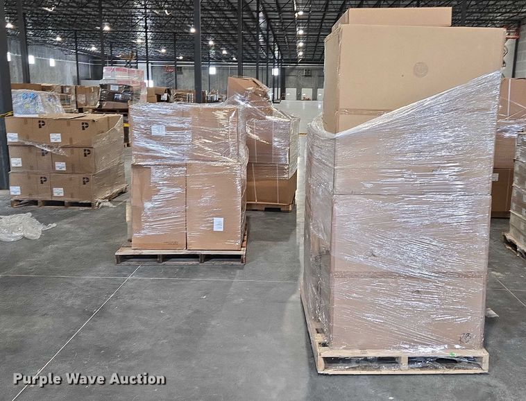 image for item EN3881 Approximately 29 pallets of lighting fixtures