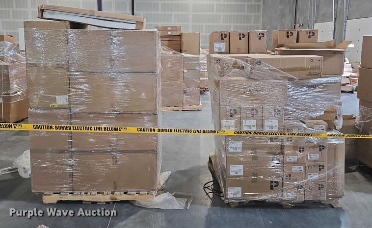 image for item EN3881 Approximately 29 pallets of lighting fixtures