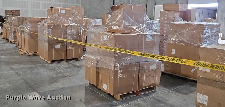 image for item EN3881 Approximately 29 pallets of lighting fixtures