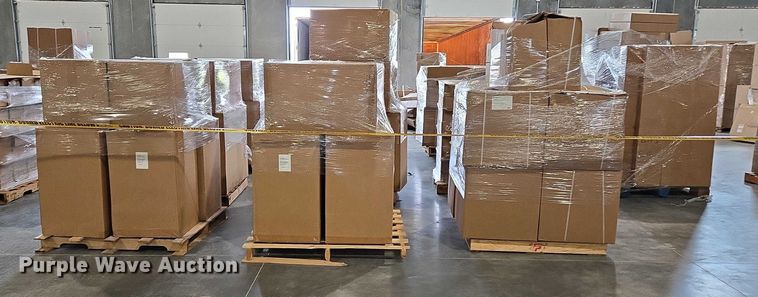 image for item EN3881 Approximately 29 pallets of lighting fixtures