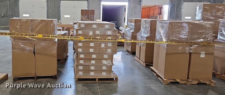image for item EN3881 Approximately 29 pallets of lighting fixtures