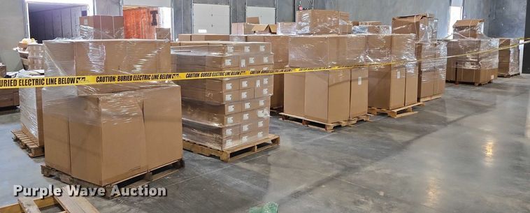 image for item EN3881 Approximately 29 pallets of lighting fixtures