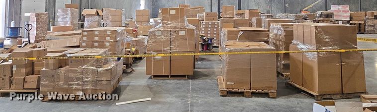 image for item EN3881 Approximately 29 pallets of lighting fixtures