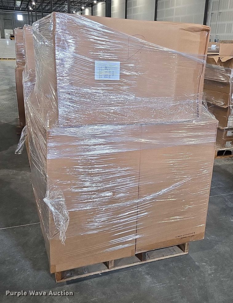 image for item EN3881 Approximately 29 pallets of lighting fixtures