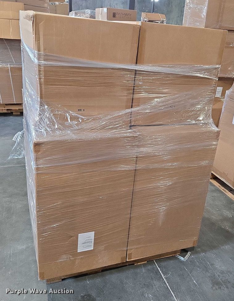 image for item EN3881 Approximately 29 pallets of lighting fixtures