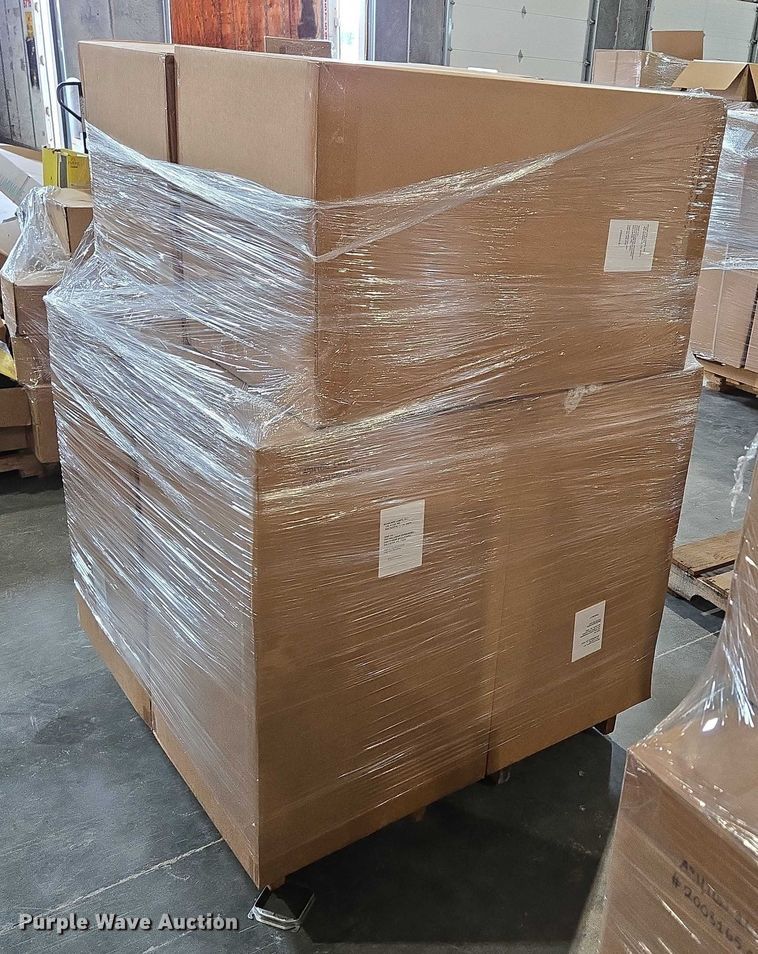 image for item EN3881 Approximately 29 pallets of lighting fixtures