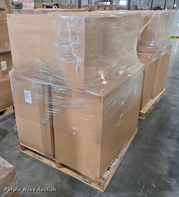 image for item EN3881 Approximately 29 pallets of lighting fixtures