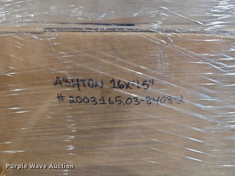 image for item EN3881 Approximately 29 pallets of lighting fixtures