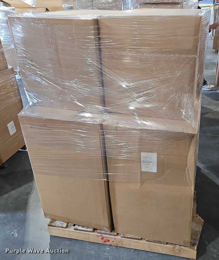 image for item EN3881 Approximately 29 pallets of lighting fixtures
