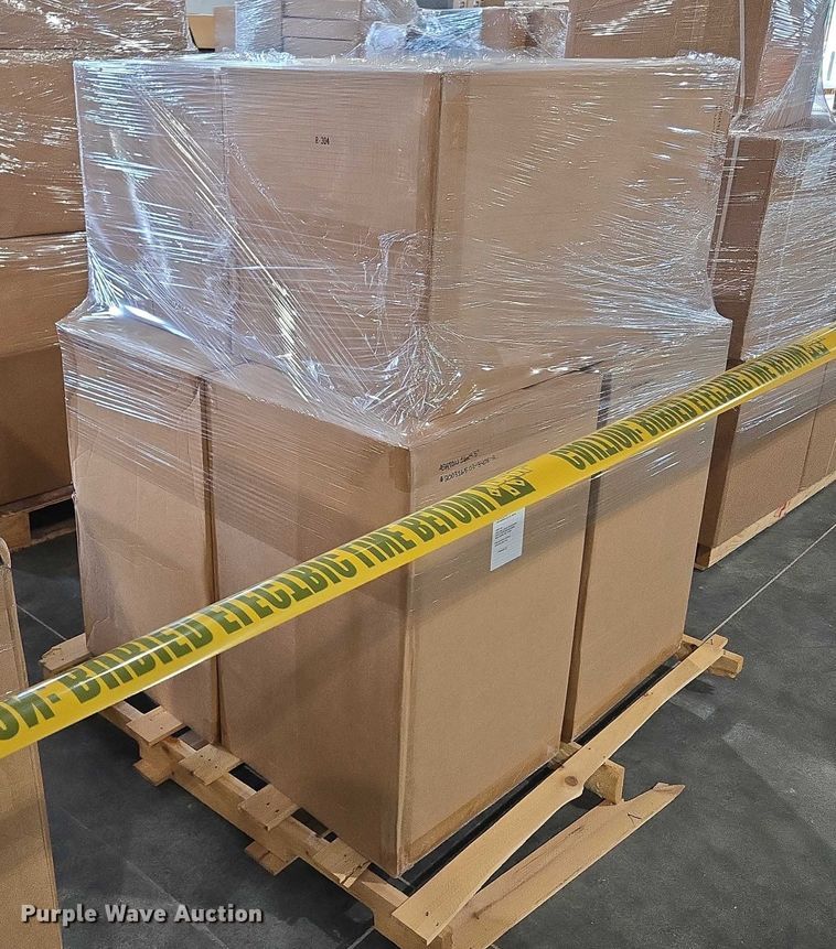 image for item EN3881 Approximately 29 pallets of lighting fixtures