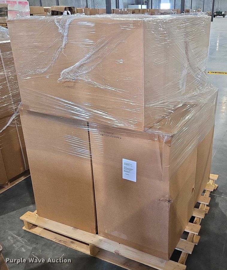 image for item EN3881 Approximately 29 pallets of lighting fixtures