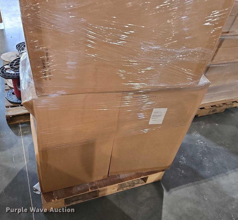 image for item EN3881 Approximately 29 pallets of lighting fixtures