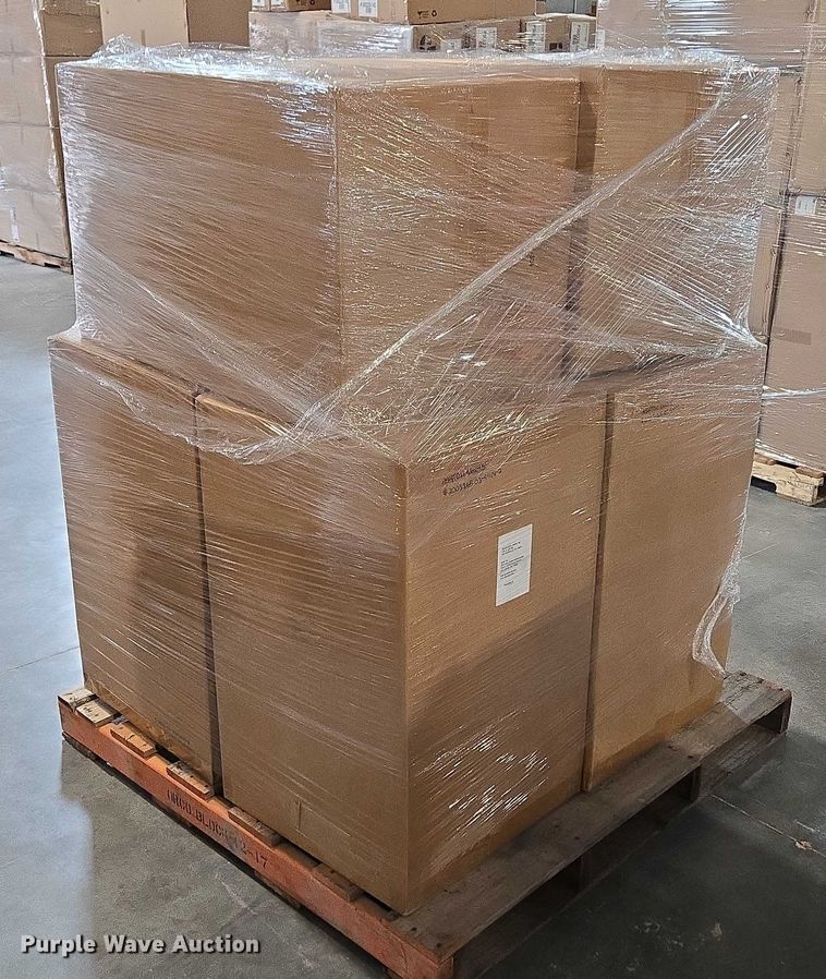 image for item EN3881 Approximately 29 pallets of lighting fixtures