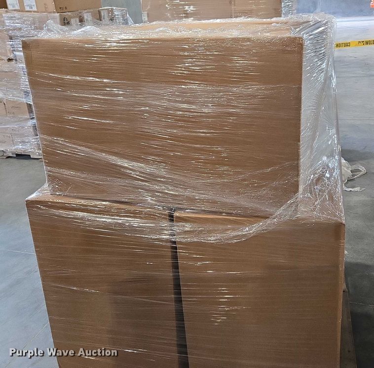 image for item EN3881 Approximately 29 pallets of lighting fixtures