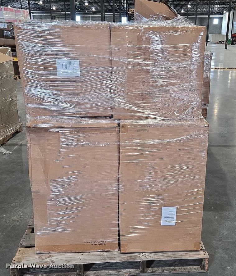 image for item EN3881 Approximately 29 pallets of lighting fixtures