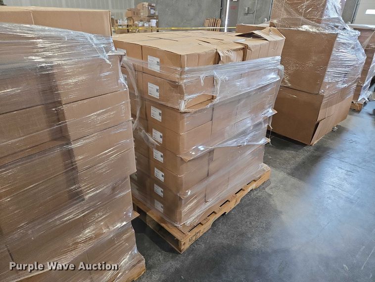 image for item EN3881 Approximately 29 pallets of lighting fixtures