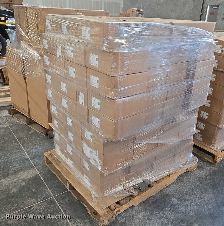 image for item EN3881 Approximately 29 pallets of lighting fixtures