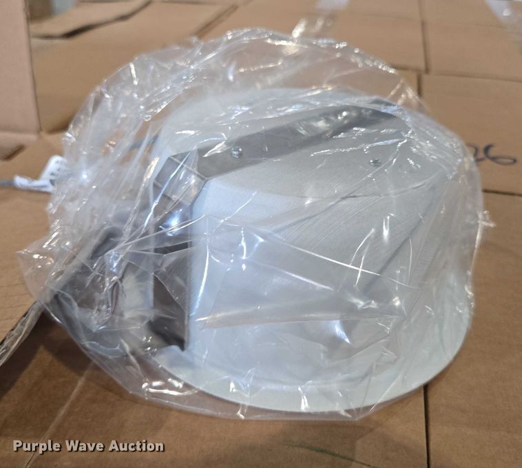 image for item EN3881 Approximately 29 pallets of lighting fixtures