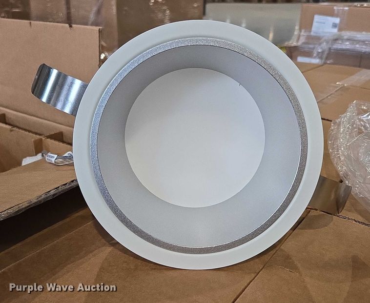 image for item EN3881 Approximately 29 pallets of lighting fixtures