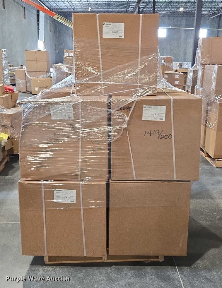 image for item EN3881 Approximately 29 pallets of lighting fixtures