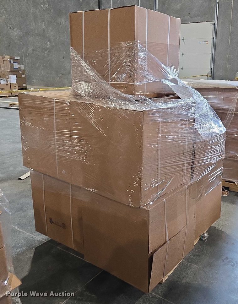 image for item EN3881 Approximately 29 pallets of lighting fixtures