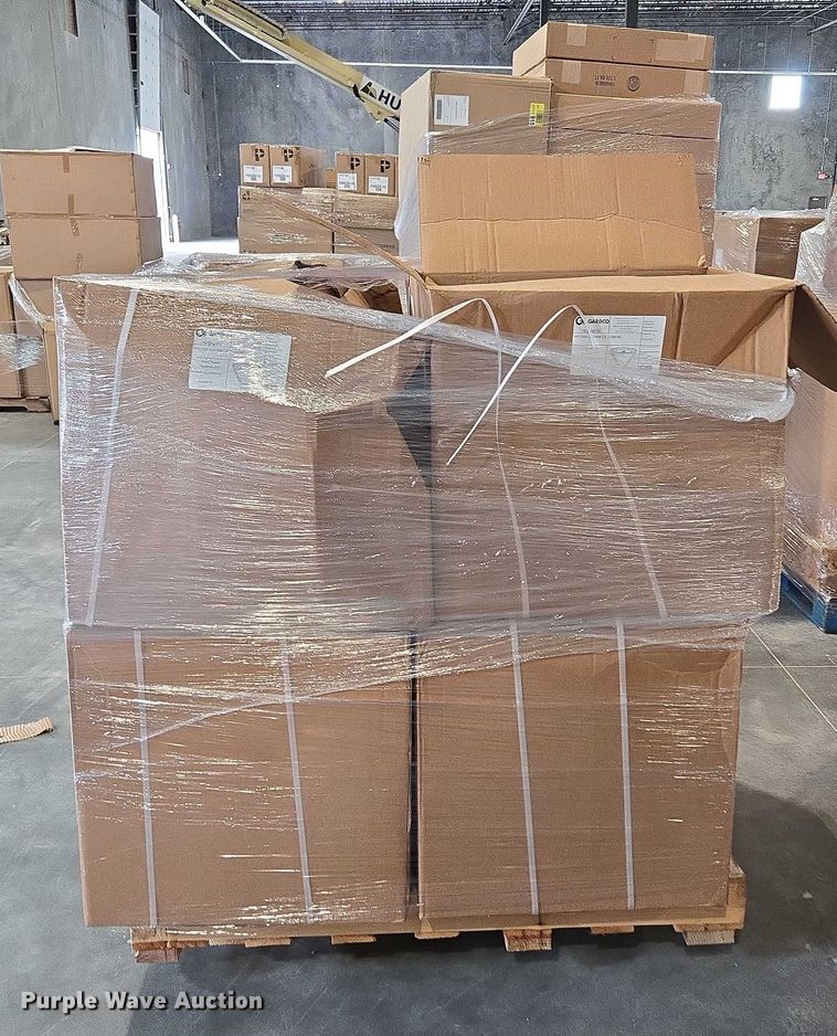 image for item EN3881 Approximately 29 pallets of lighting fixtures