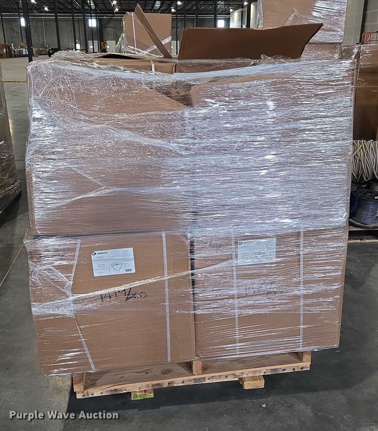 image for item EN3881 Approximately 29 pallets of lighting fixtures