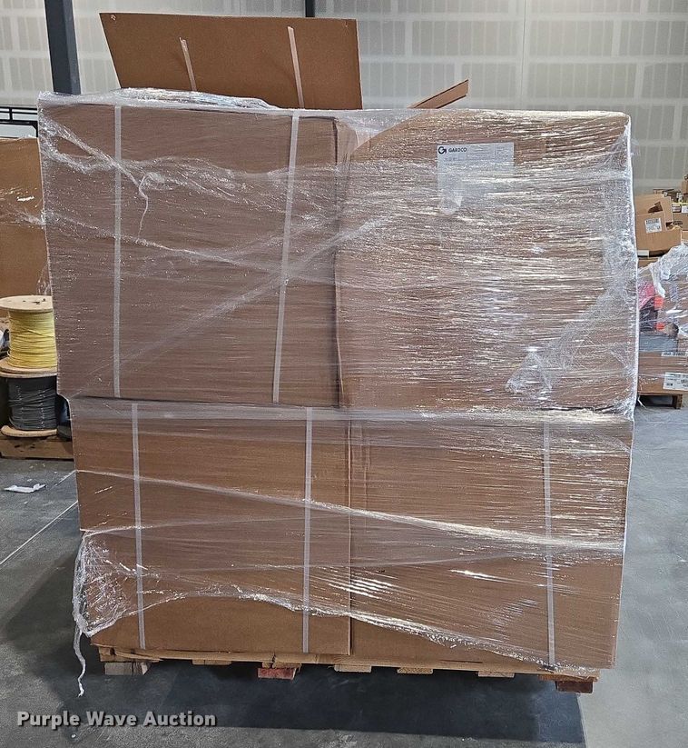 image for item EN3881 Approximately 29 pallets of lighting fixtures