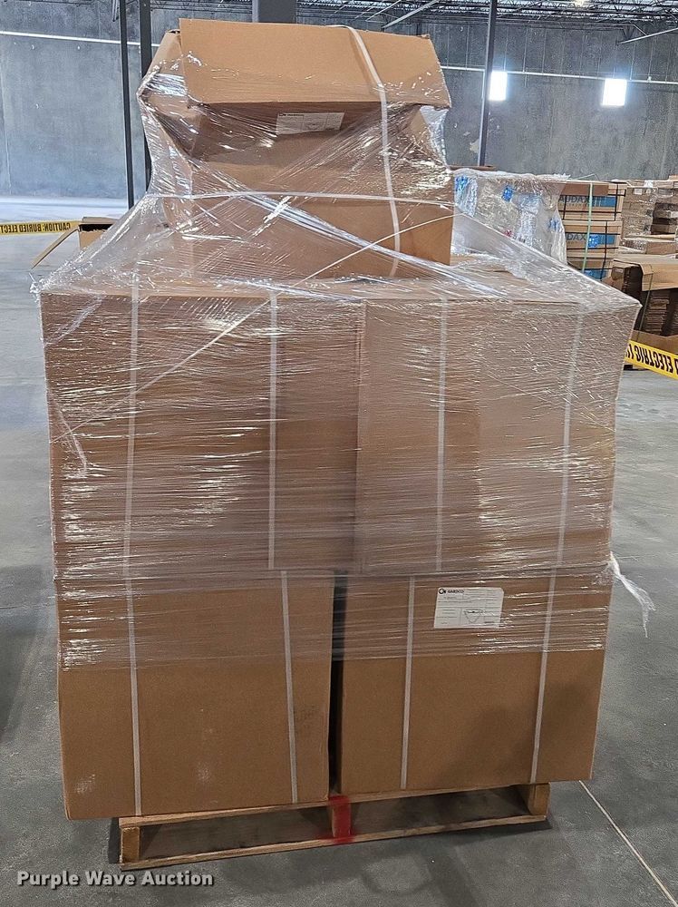 image for item EN3881 Approximately 29 pallets of lighting fixtures