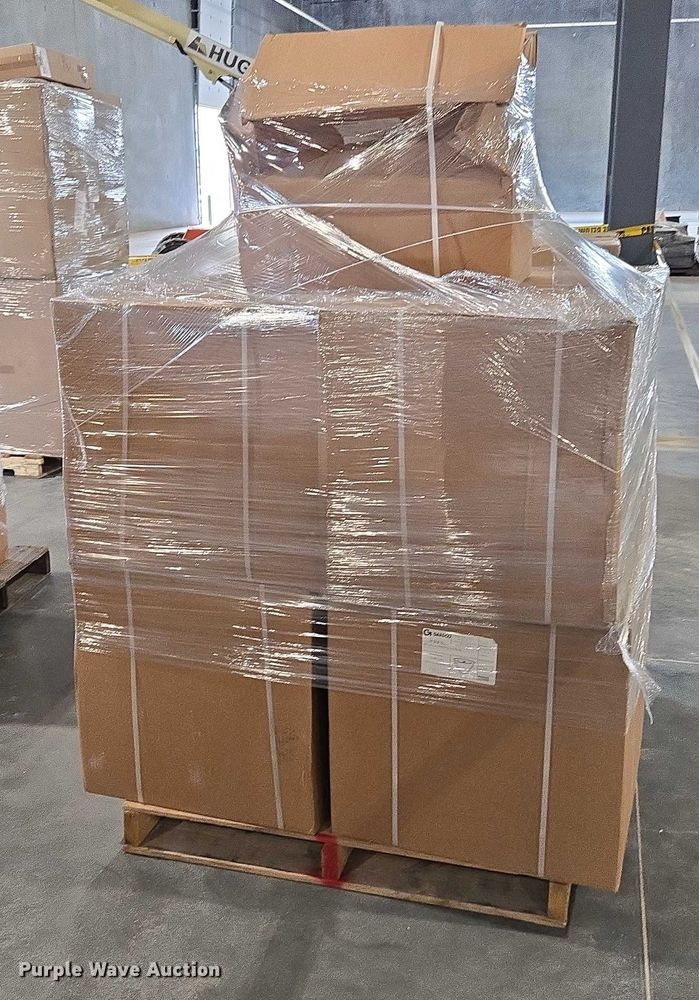 image for item EN3881 Approximately 29 pallets of lighting fixtures