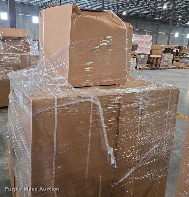 image for item EN3881 Approximately 29 pallets of lighting fixtures