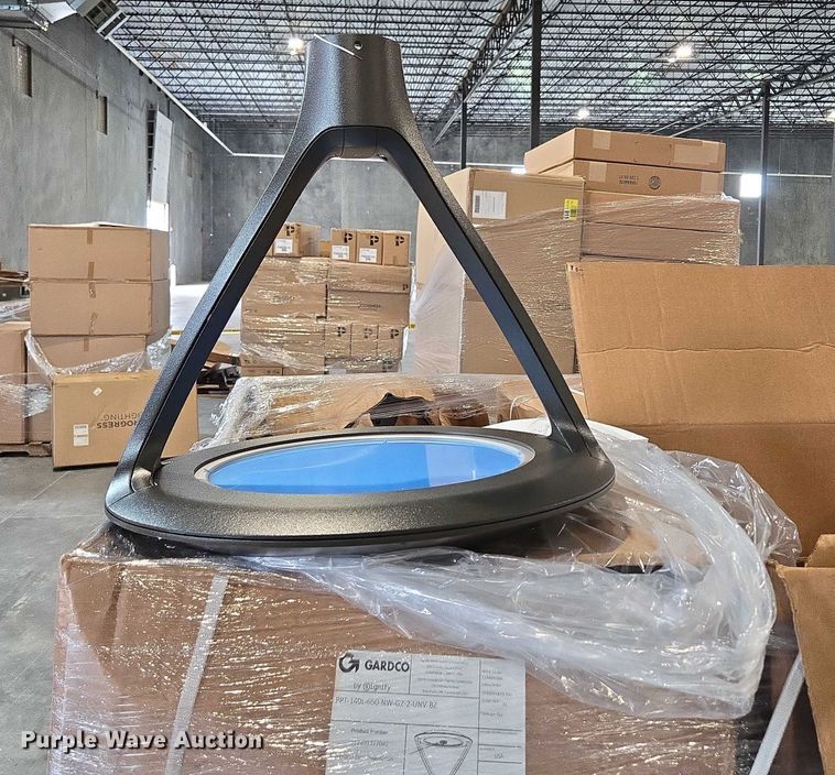 image for item EN3881 Approximately 29 pallets of lighting fixtures