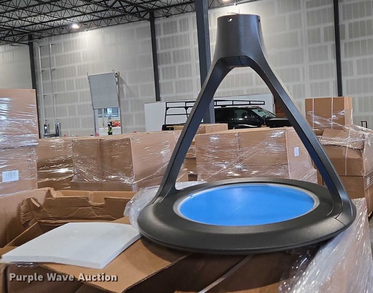 image for item EN3881 Approximately 29 pallets of lighting fixtures