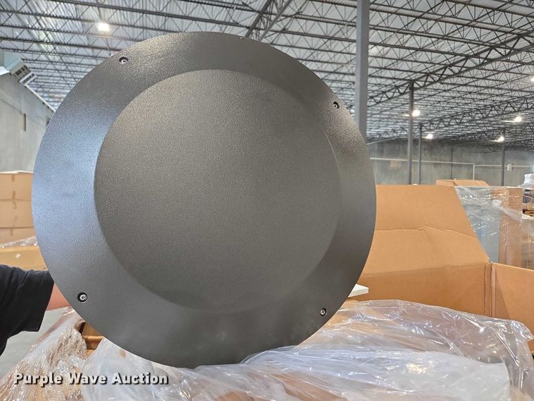 image for item EN3881 Approximately 29 pallets of lighting fixtures