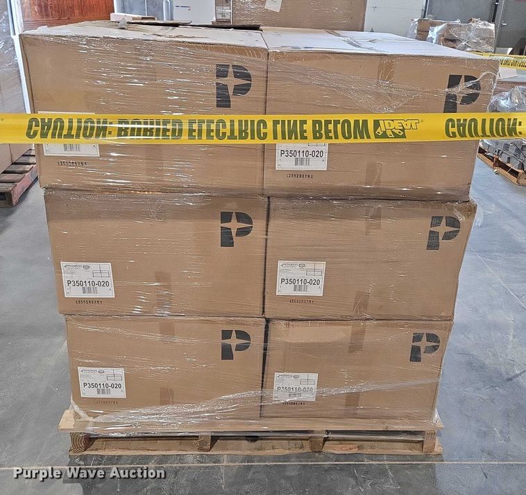 image for item EN3881 Approximately 29 pallets of lighting fixtures