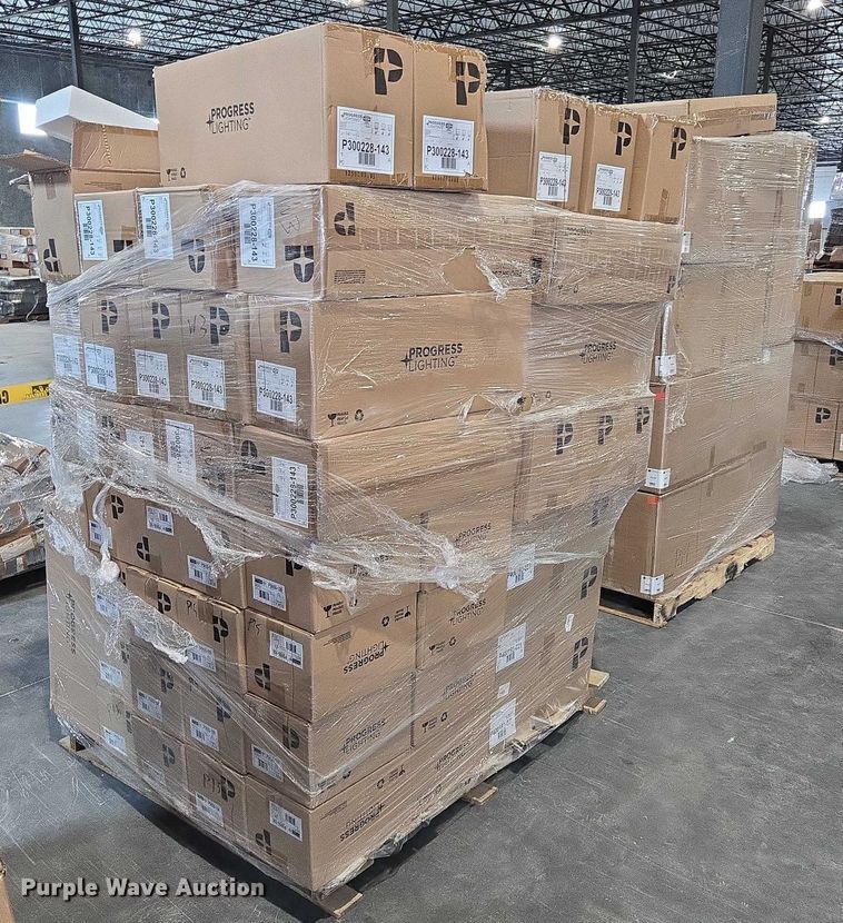 image for item EN3881 Approximately 29 pallets of lighting fixtures