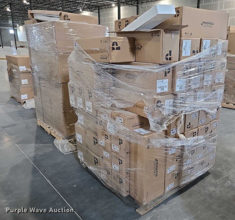image for item EN3881 Approximately 29 pallets of lighting fixtures