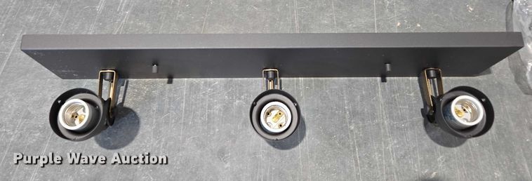 image for item EN3881 Approximately 29 pallets of lighting fixtures