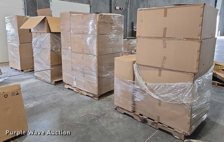 image for item EN3881 Approximately 29 pallets of lighting fixtures