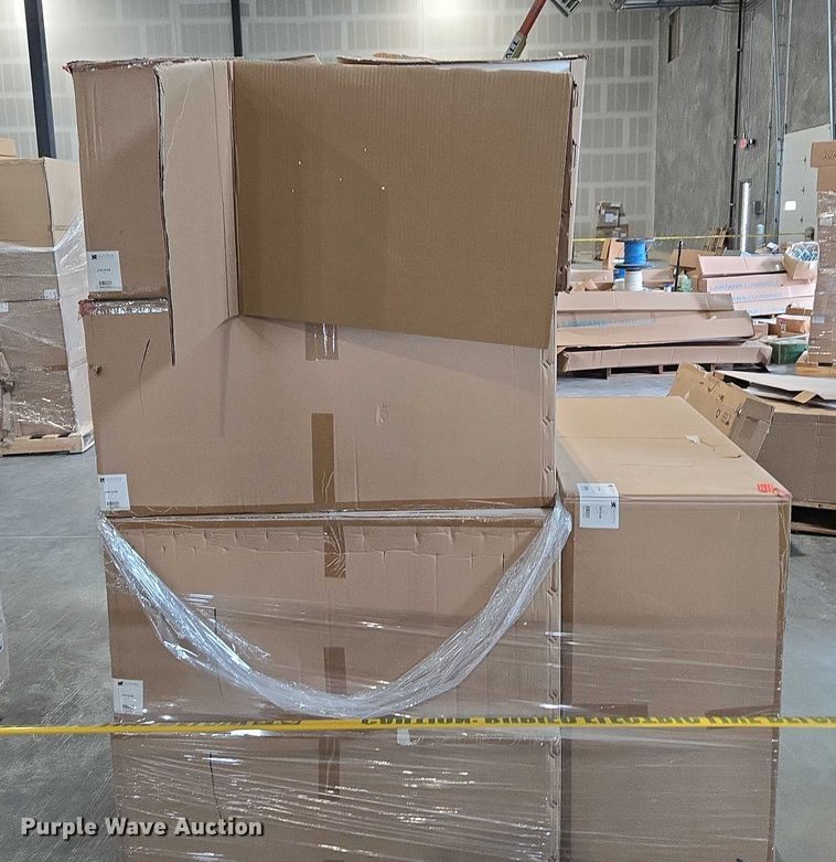 image for item EN3881 Approximately 29 pallets of lighting fixtures