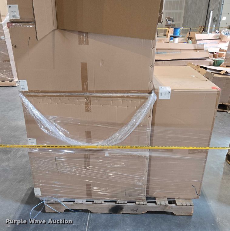 image for item EN3881 Approximately 29 pallets of lighting fixtures