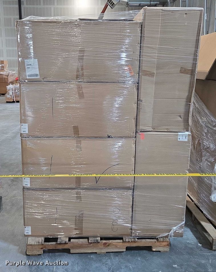 image for item EN3881 Approximately 29 pallets of lighting fixtures