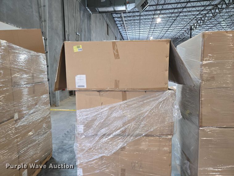 image for item EN3881 Approximately 29 pallets of lighting fixtures