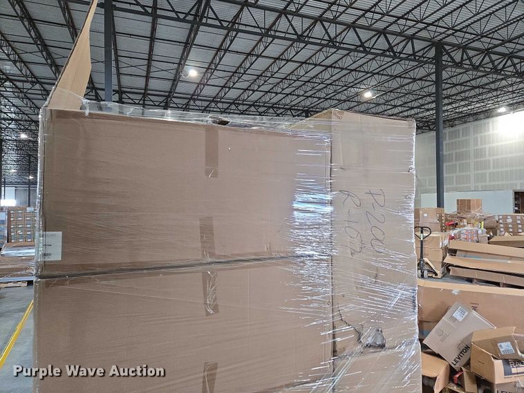 image for item EN3881 Approximately 29 pallets of lighting fixtures