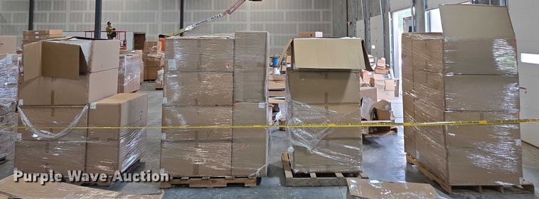 image for item EN3881 Approximately 29 pallets of lighting fixtures