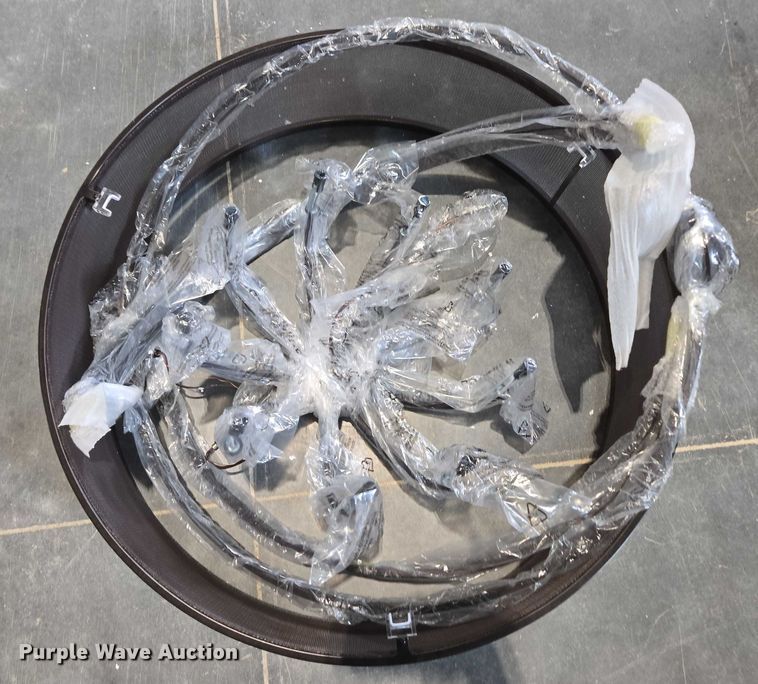 image for item EN3881 Approximately 29 pallets of lighting fixtures