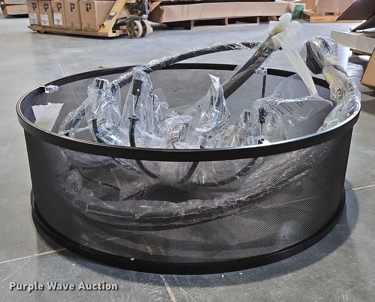 image for item EN3881 Approximately 29 pallets of lighting fixtures