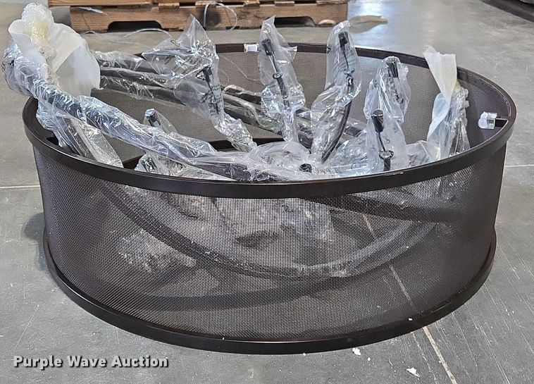 image for item EN3881 Approximately 29 pallets of lighting fixtures