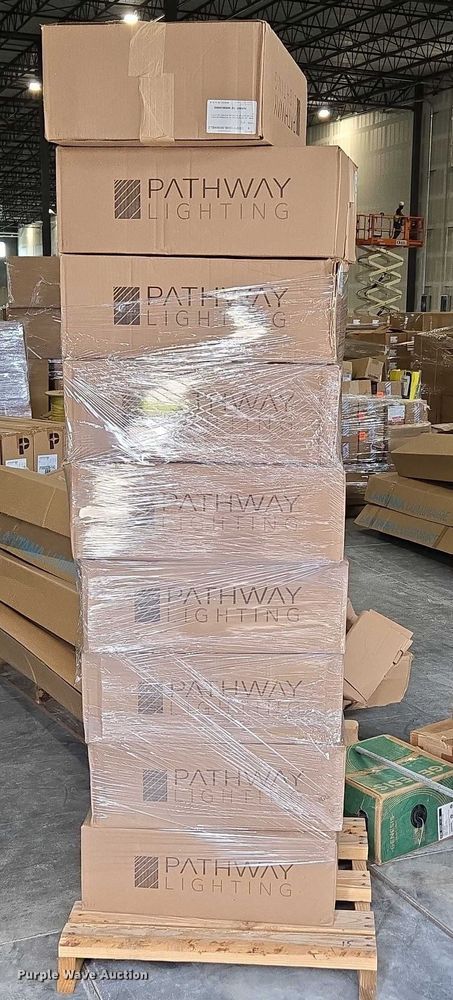 image for item EN3881 Approximately 29 pallets of lighting fixtures