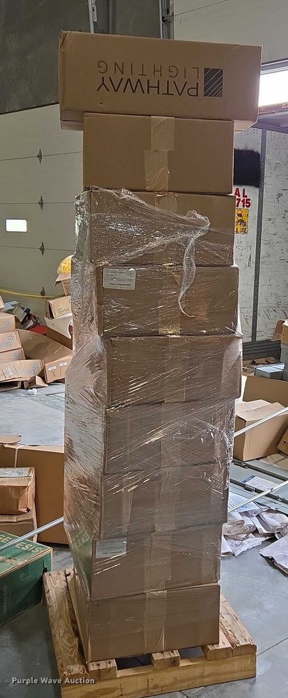 image for item EN3881 Approximately 29 pallets of lighting fixtures